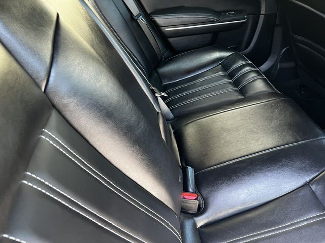 2019 Chrysler 300 Image 17