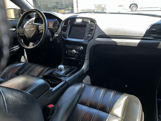 2019 Chrysler 300 Image 18