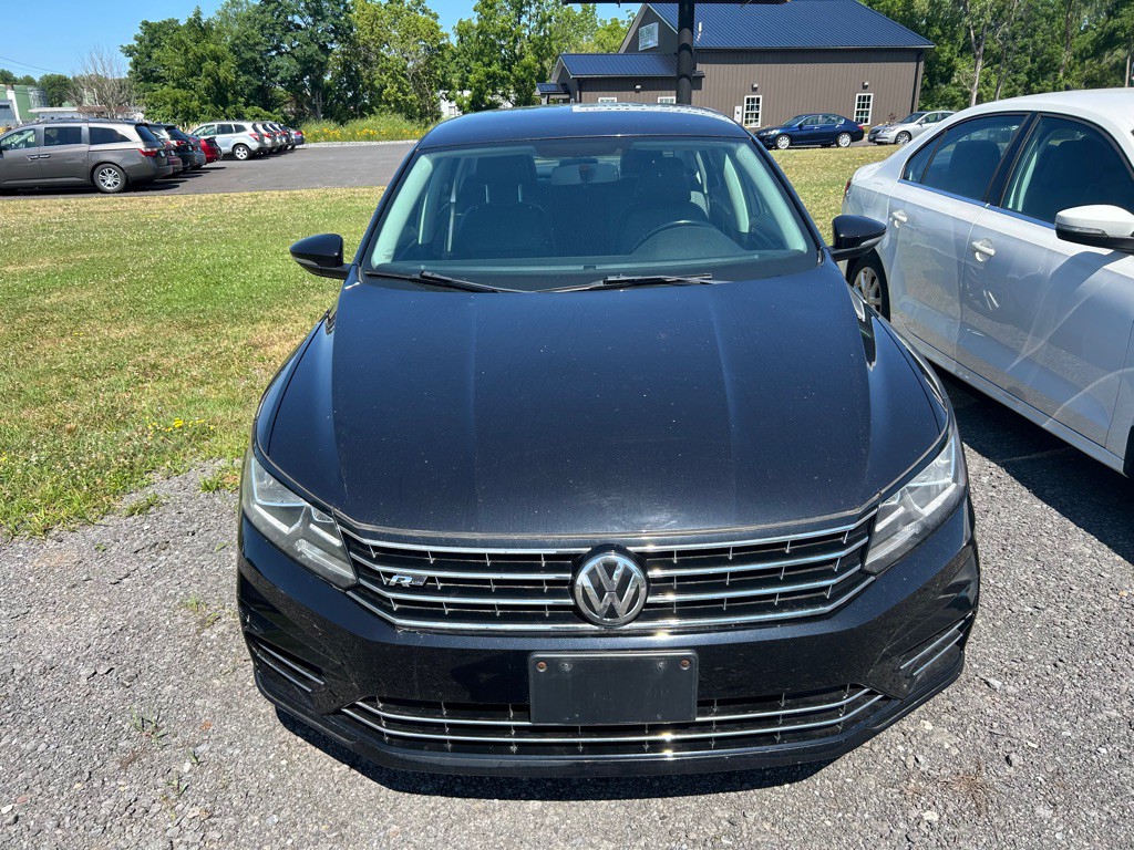 2018 Volkswagen Passat Image 2