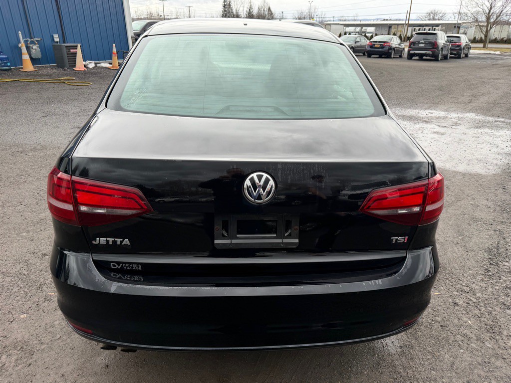 2017 Volkswagen Jetta Image 4