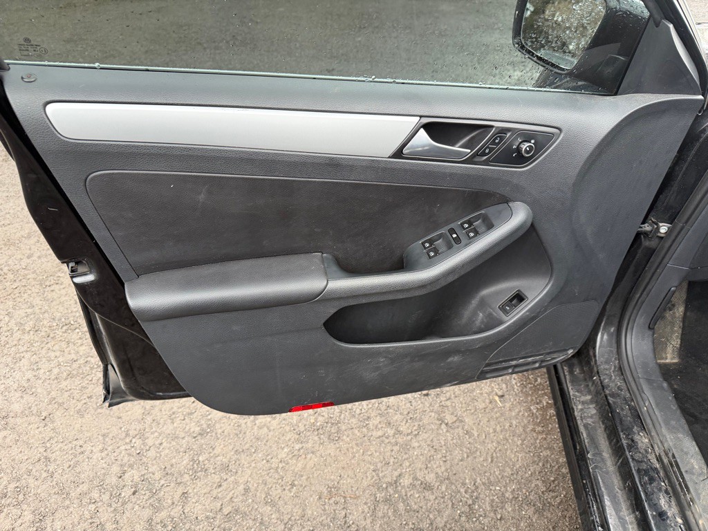 2013 Volkswagen Jetta Image 9