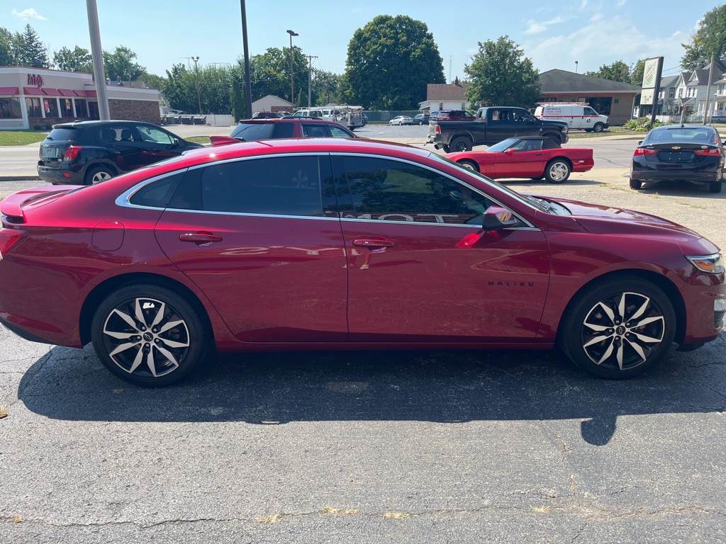 2021 Chevrolet Malibu Image 3