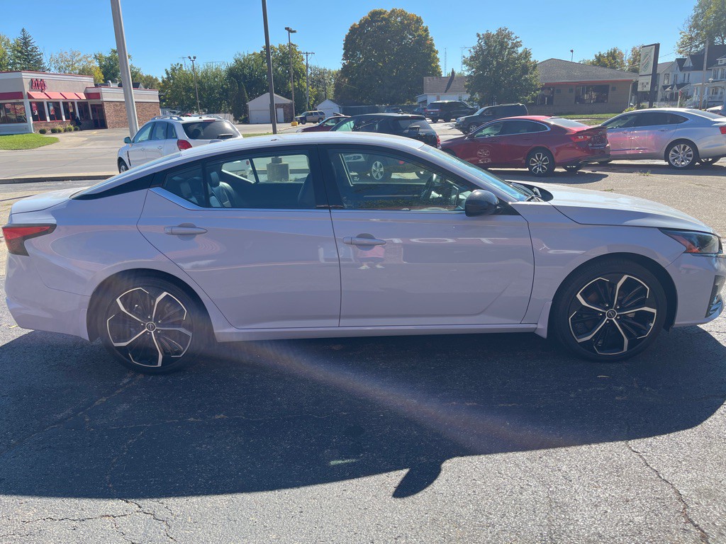 2024 Nissan Altima Image 3
