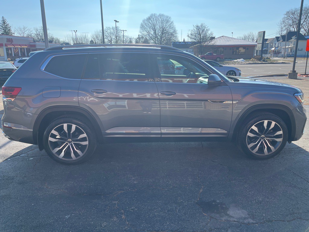 2022 Volkswagen Atlas Image 3