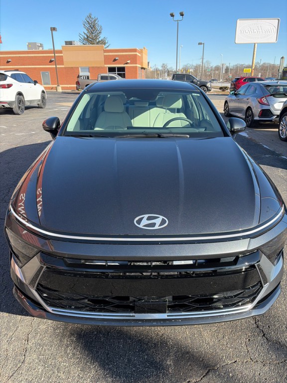 2024 Hyundai Sonata Image 2