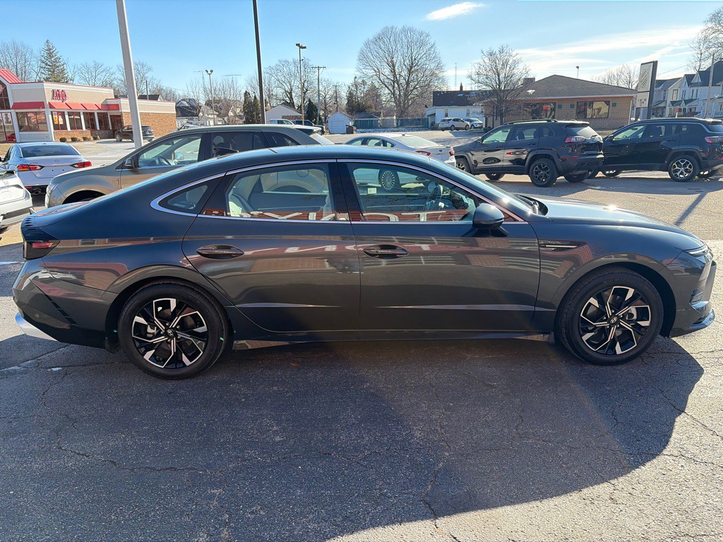 2024 Hyundai Sonata Image 3