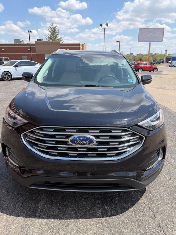 2020 Ford Edge Image 2