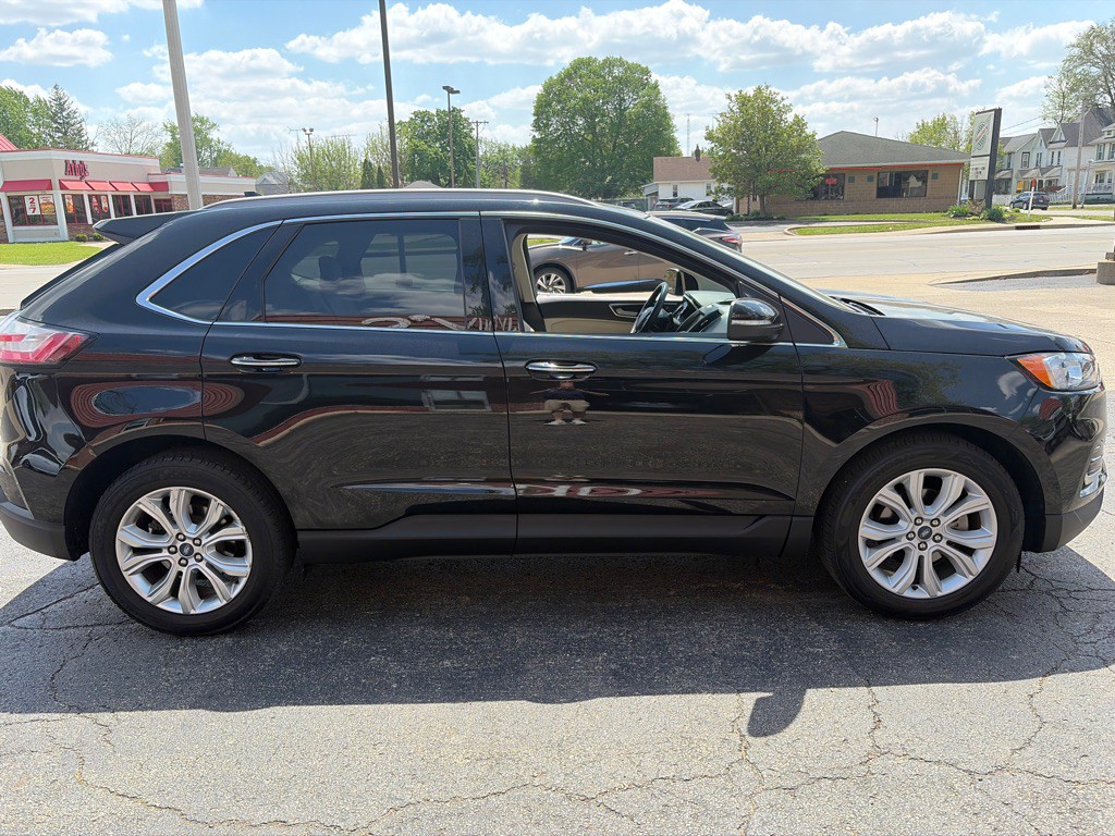 2020 Ford Edge Image 3