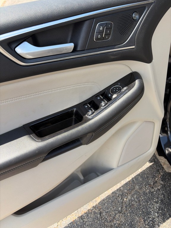 2020 Ford Edge Image 8