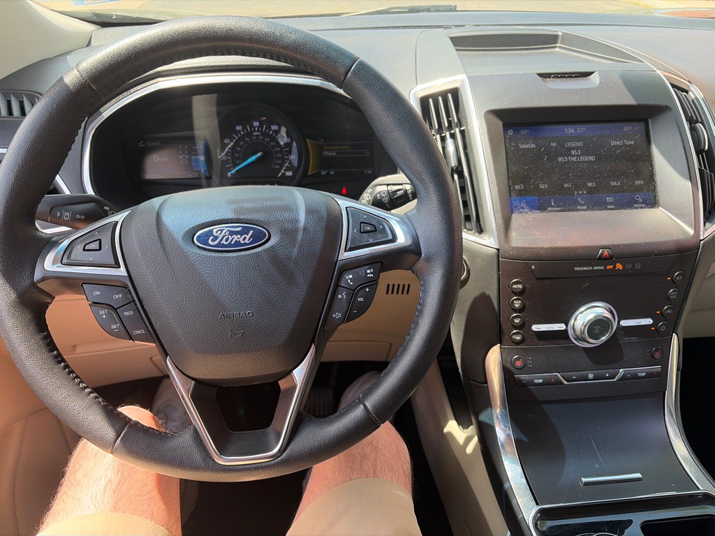 2020 Ford Edge Image 10
