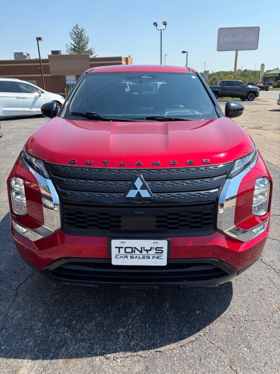 2022 Mitsubishi Outlander Image 2