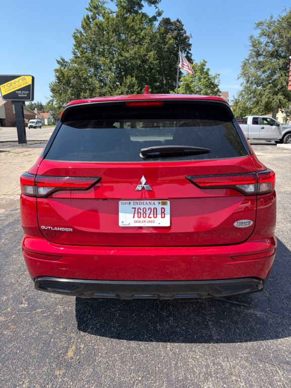 2022 Mitsubishi Outlander Image 4