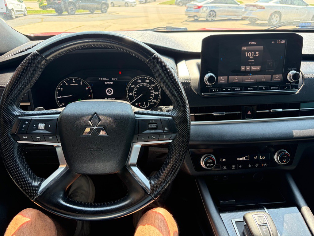 2022 Mitsubishi Outlander Image 10