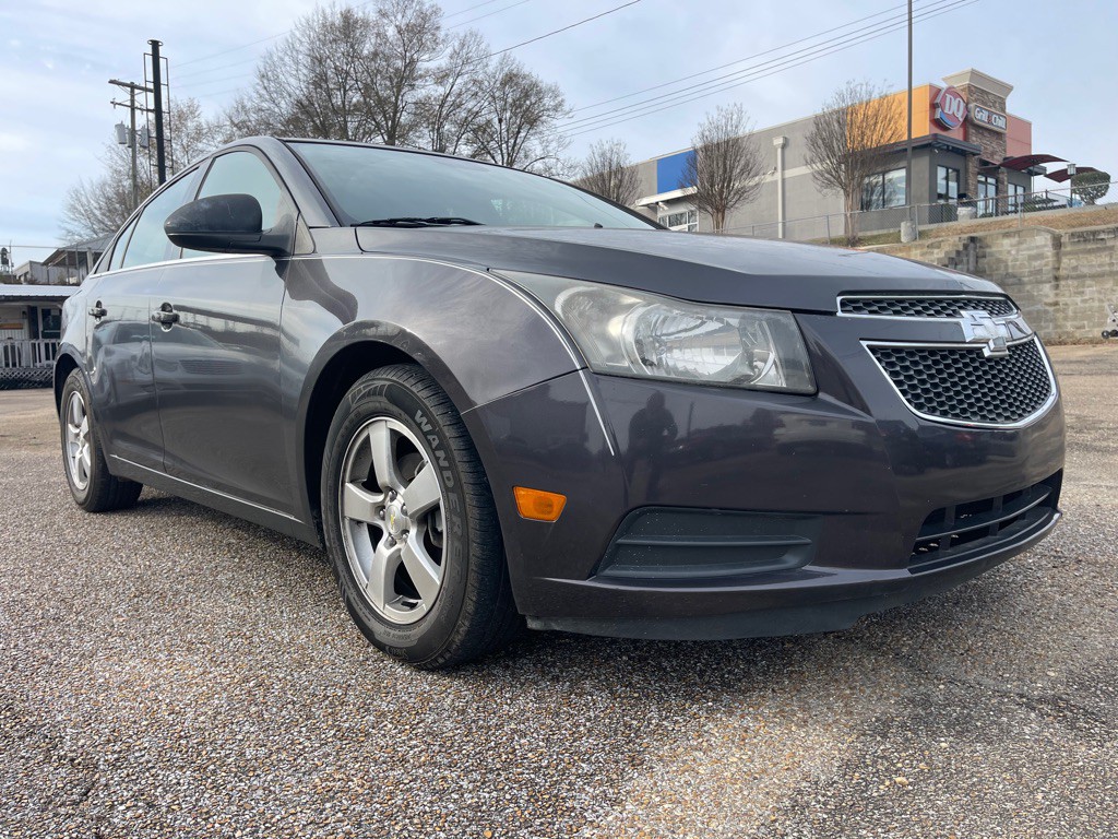2014 Chevrolet Cruze Image 2