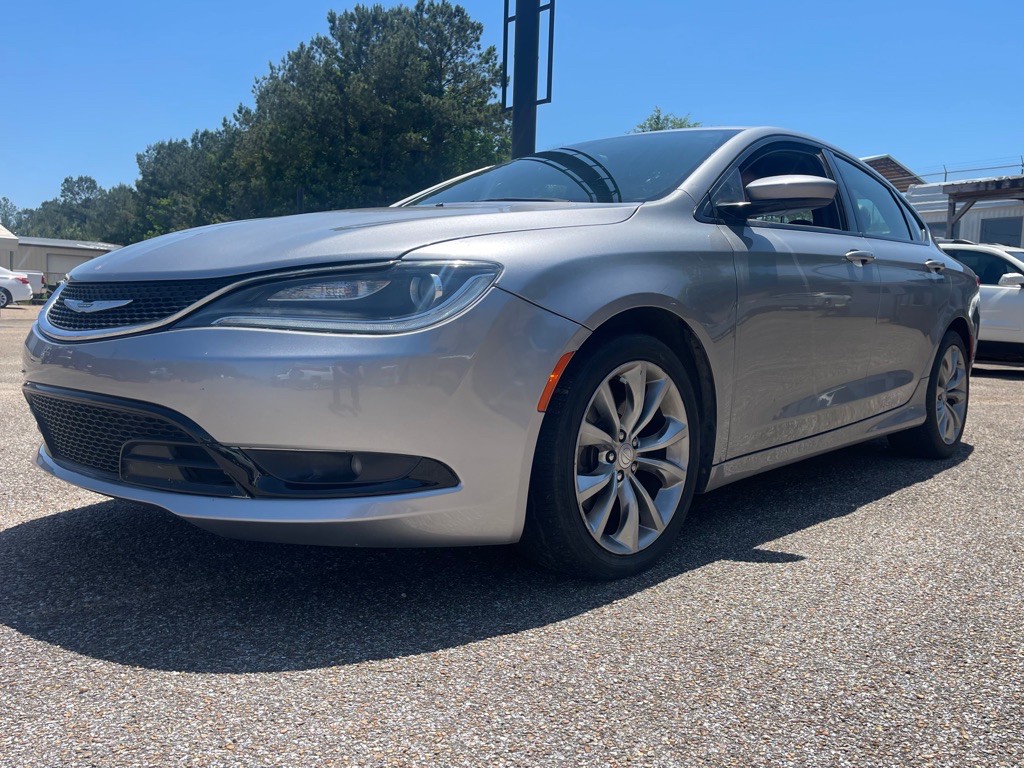 2015 Chrysler 200 Image 1