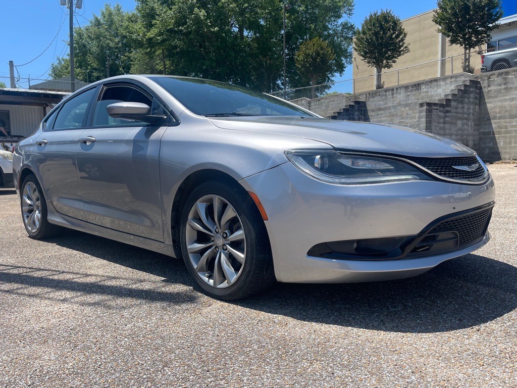 2015 Chrysler 200 Image 2