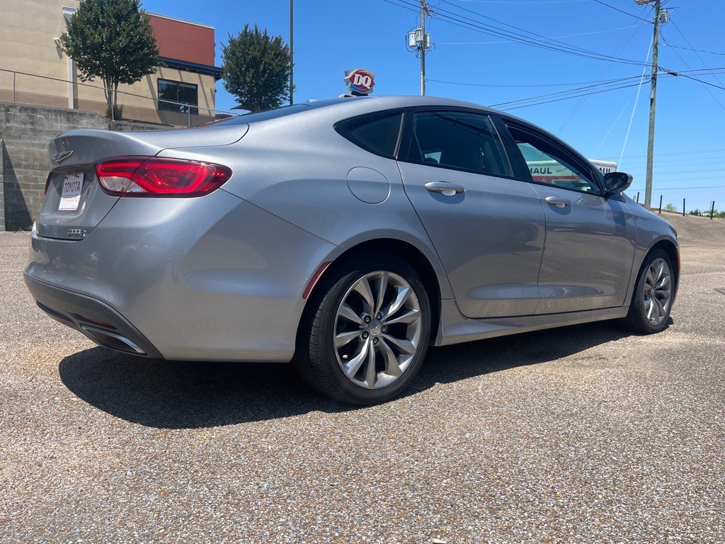 2015 Chrysler 200 Image 3