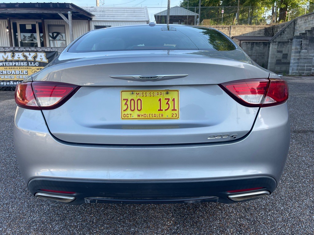 2015 Chrysler 200 Image 8