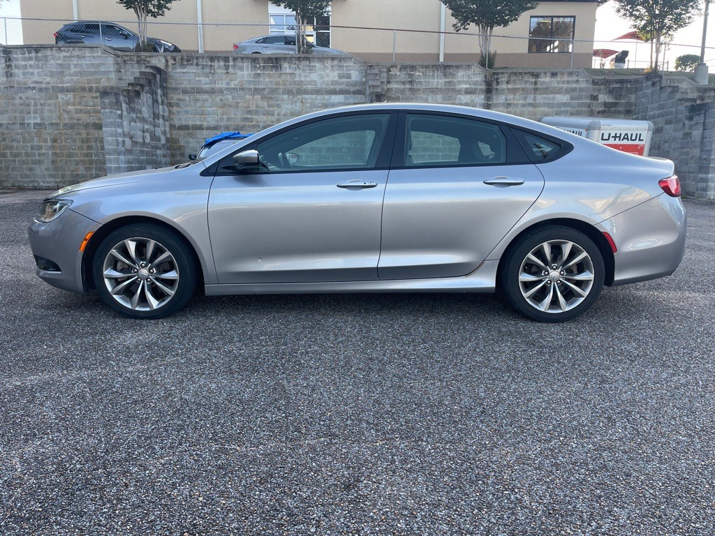 2015 Chrysler 200 Image 11