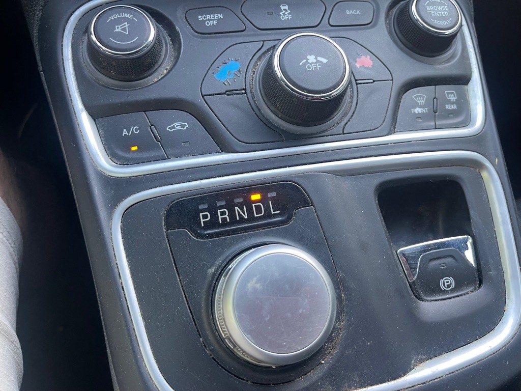 2015 Chrysler 200 Image 12