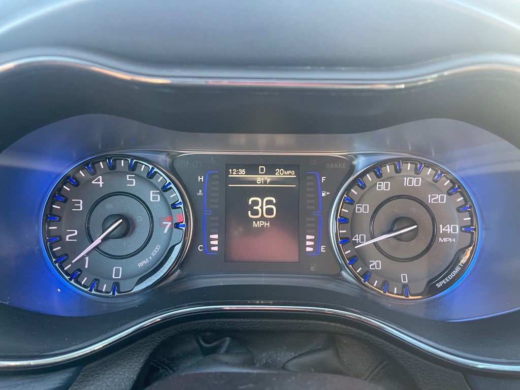 2015 Chrysler 200 Image 13