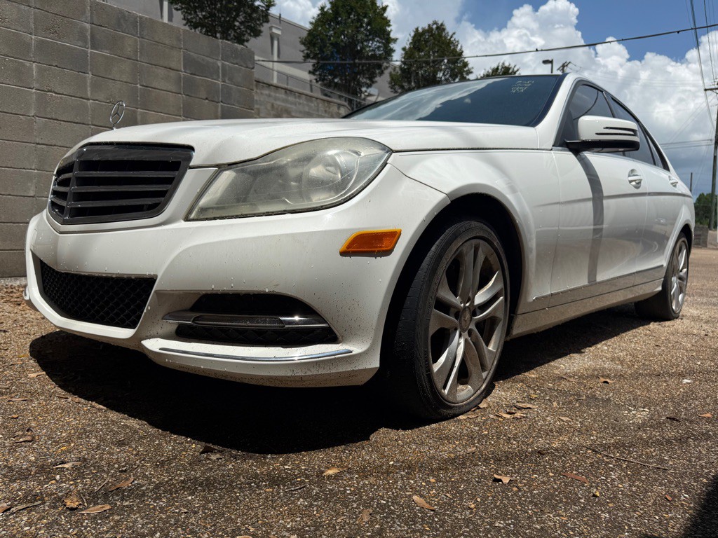 2013 Mercedes-Benz C-Class Image 3