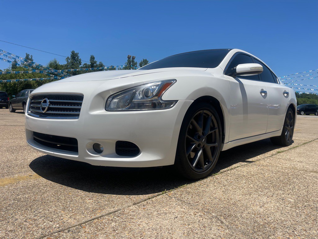2011 Nissan Maxima Image 1