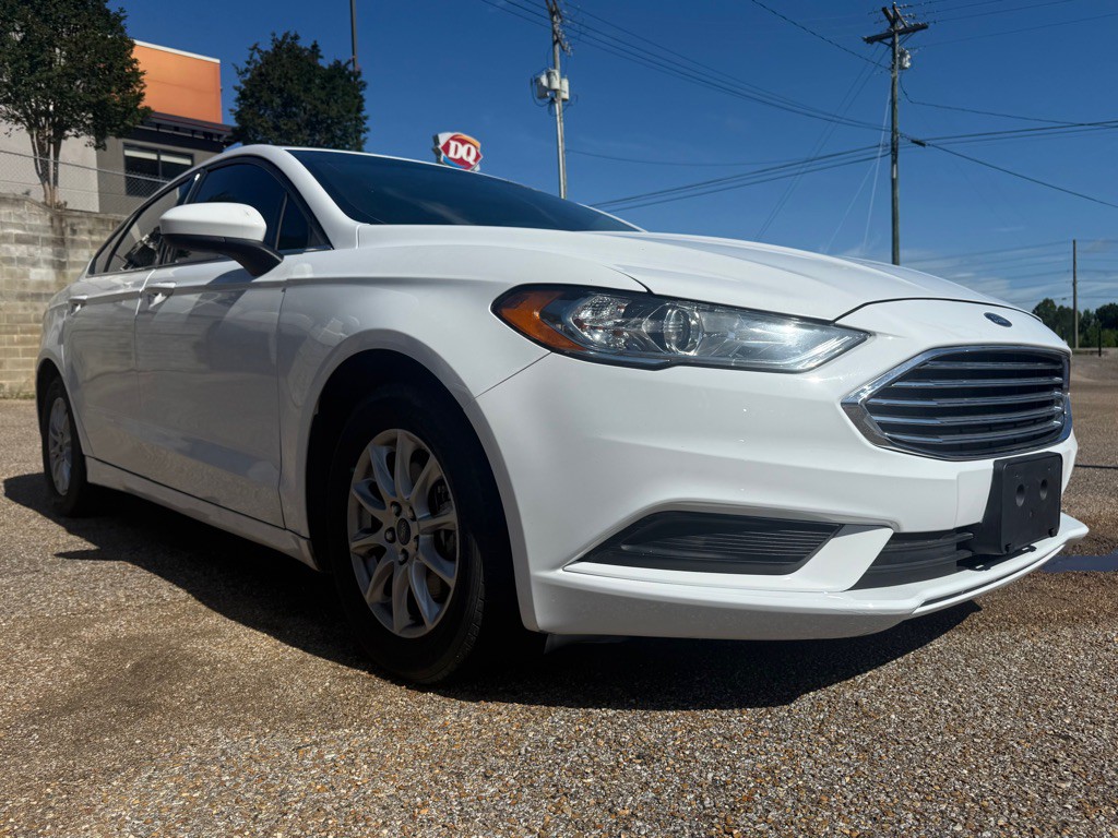 2017 Ford Fusion Image 1