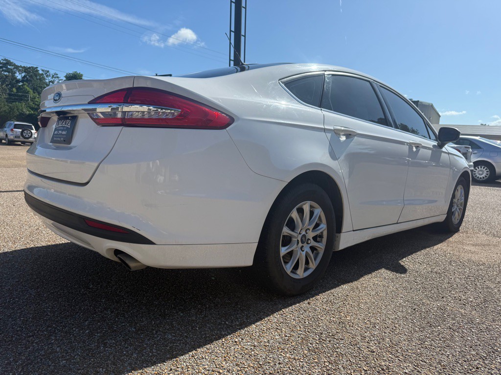 2017 Ford Fusion Image 6