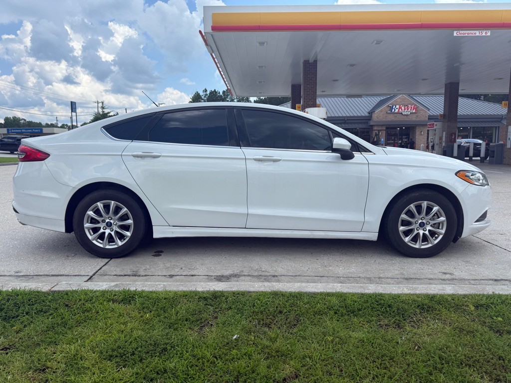 2017 Ford Fusion Image 16