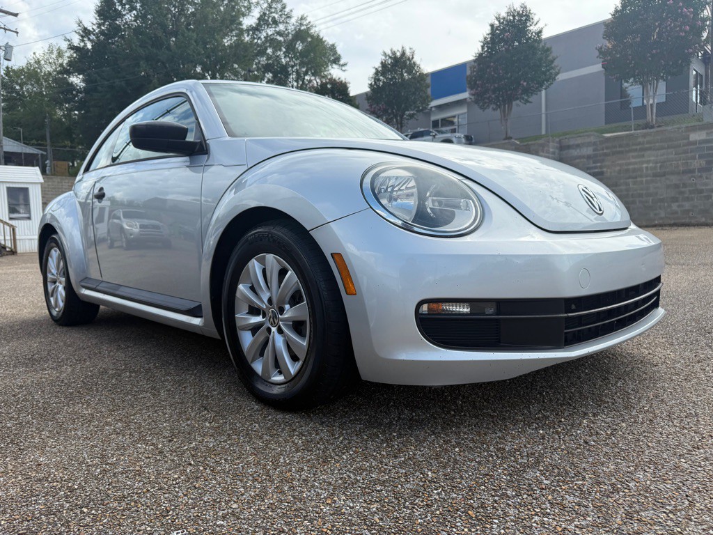 2014 Volkswagen Beetle Image 1