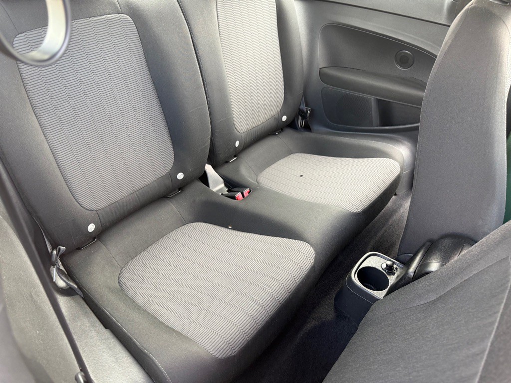 2014 Volkswagen Beetle Image 3