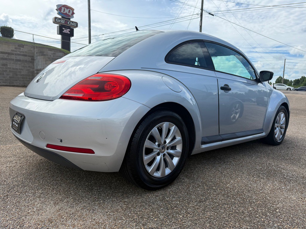 2014 Volkswagen Beetle Image 7