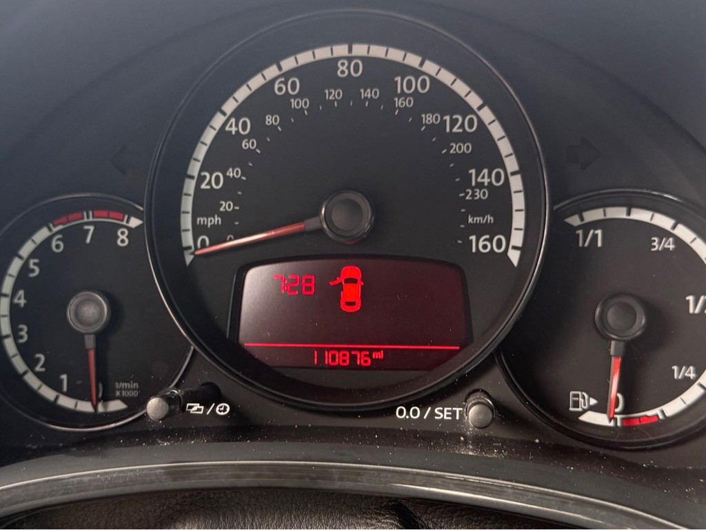 2014 Volkswagen Beetle Image 9