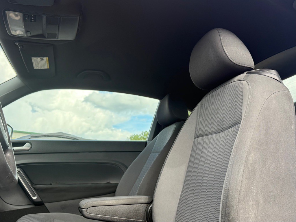2014 Volkswagen Beetle Image 10