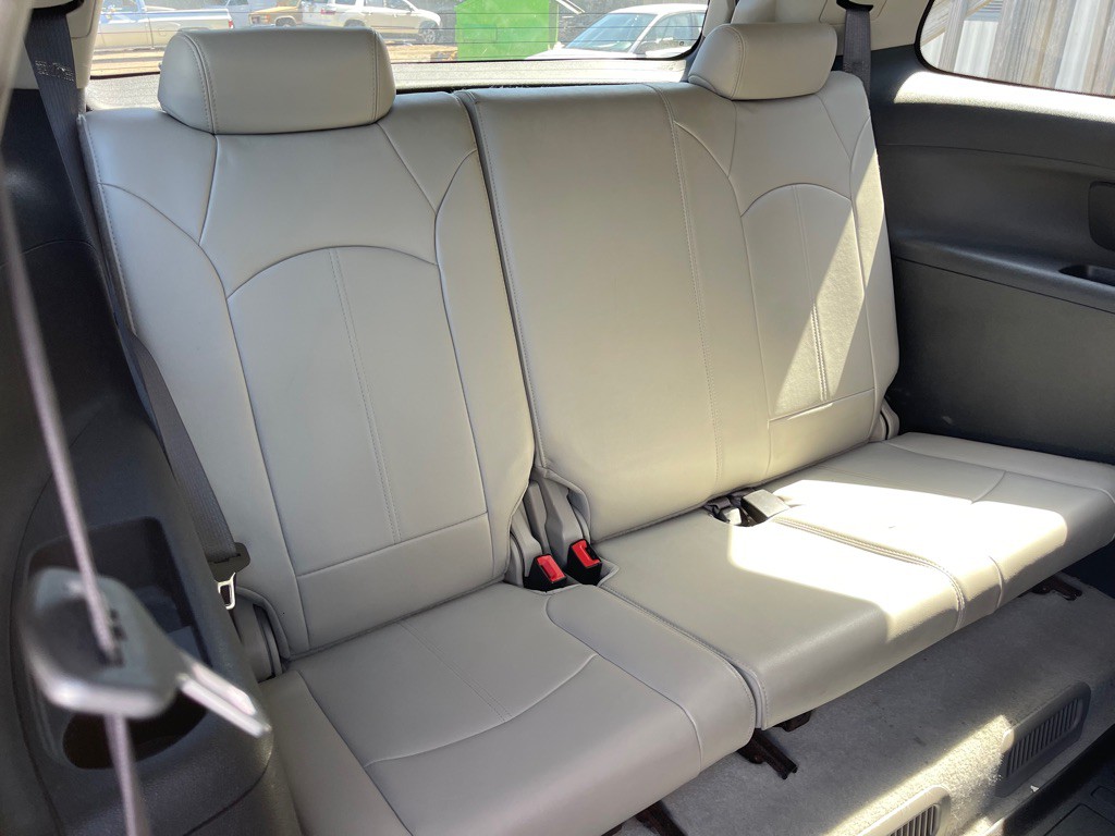 2011 GMC Acadia Image 8