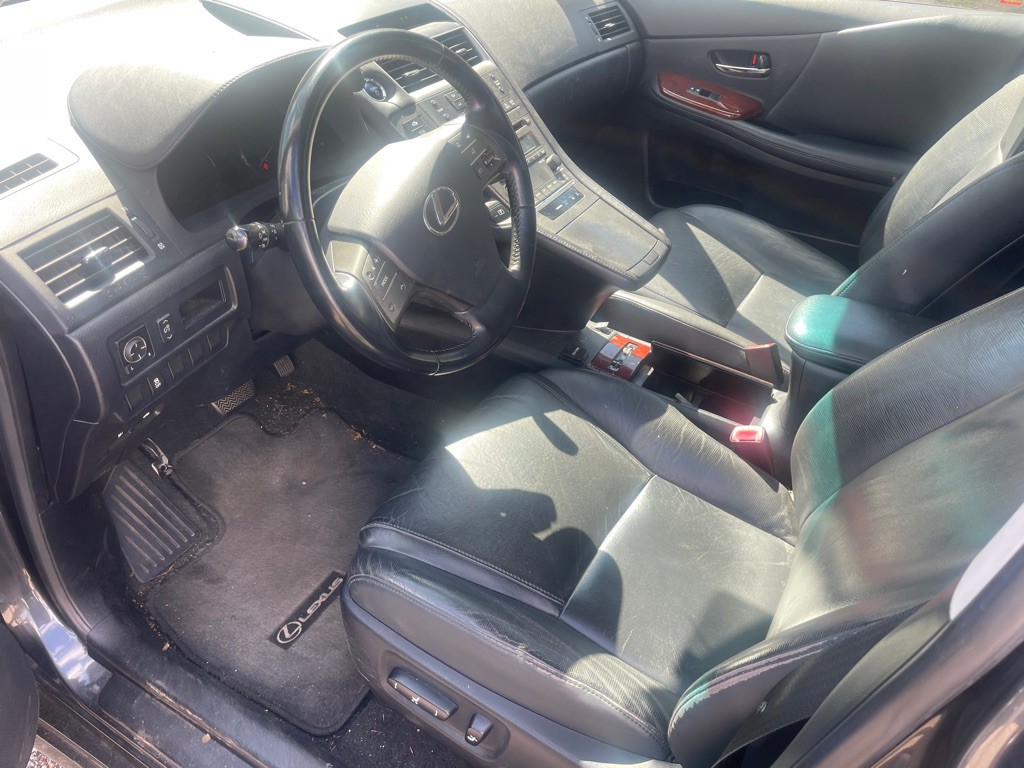 2010 Lexus HS Image 2
