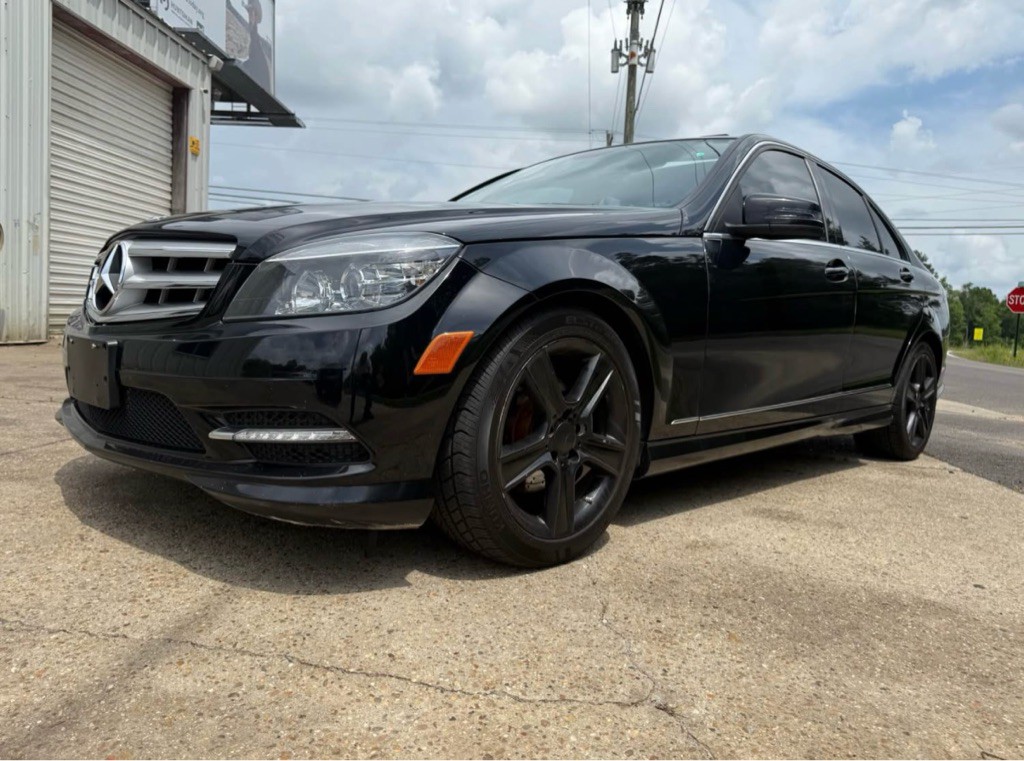 2011 Mercedes-Benz C-Class Image 1