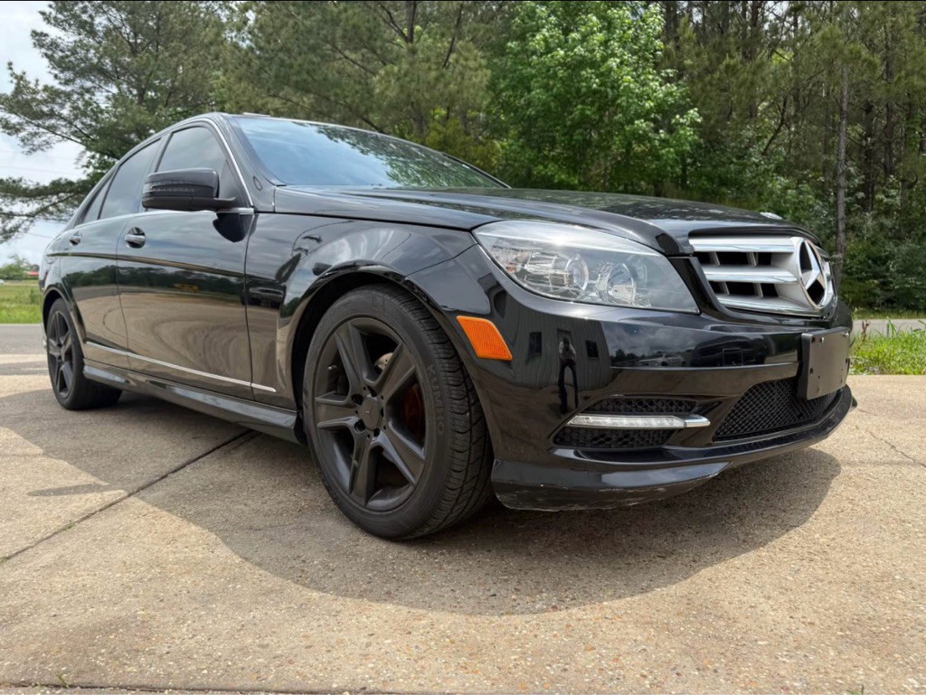 2011 Mercedes-Benz C-Class Image 3