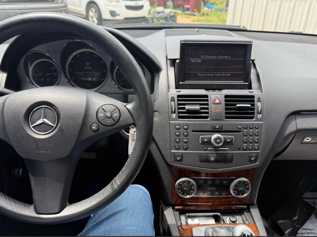 2011 Mercedes-Benz C-Class Image 7