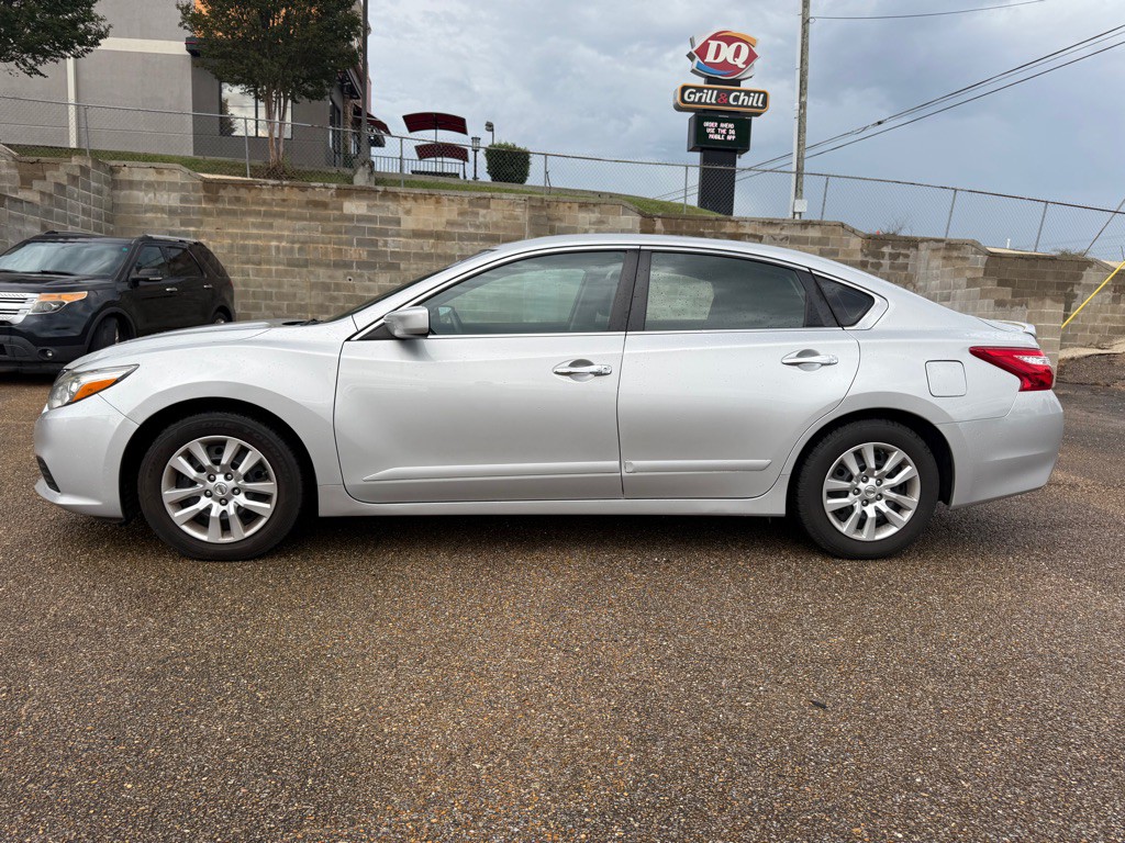 2016 Nissan Altima Image 4
