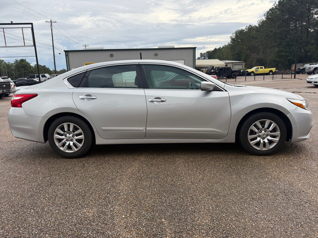 2016 Nissan Altima Image 5