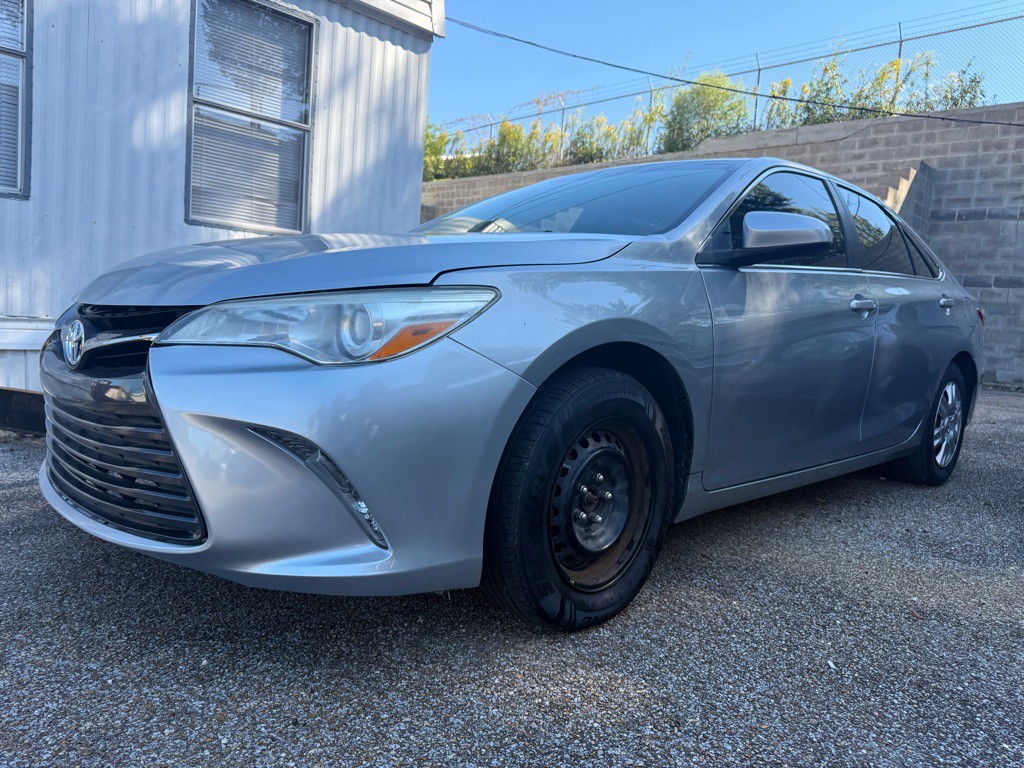 2017 Toyota Camry Image 1