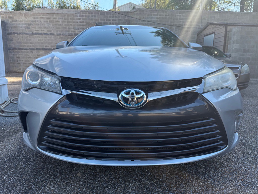 2017 Toyota Camry Image 2