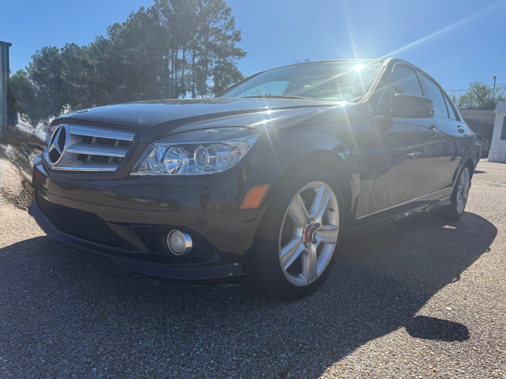 2010 Mercedes-Benz C-Class Image 2