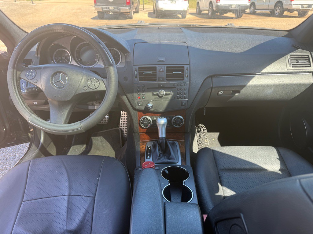 2010 Mercedes-Benz C-Class Image 4