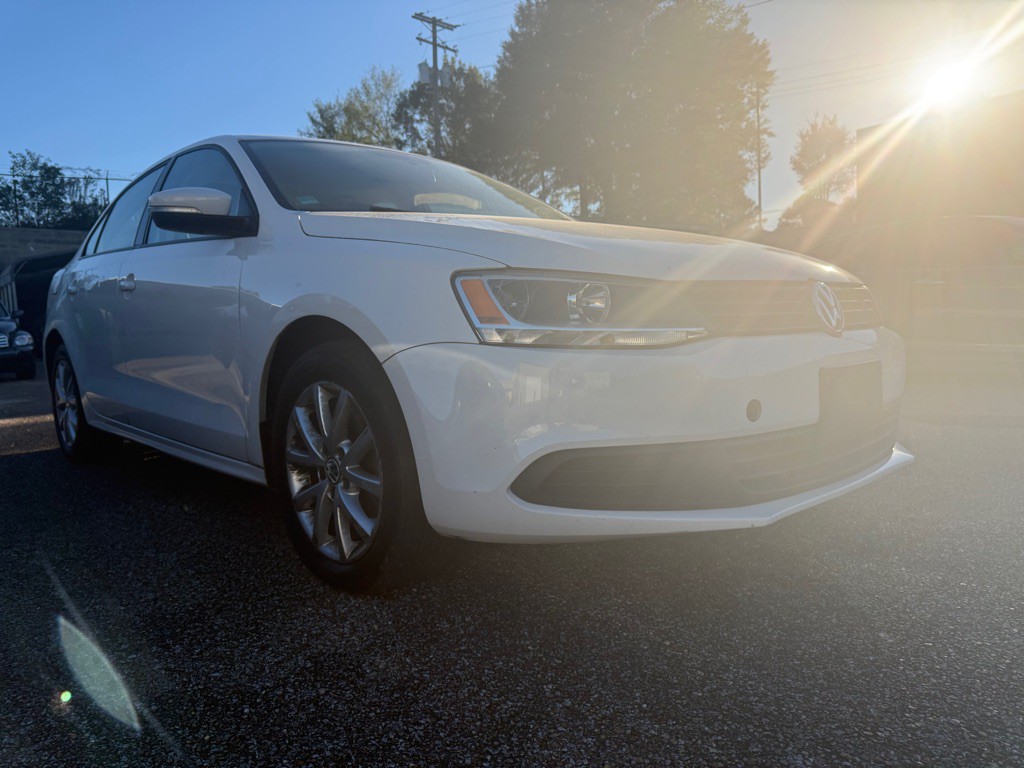2011 Volkswagen Jetta Image 2