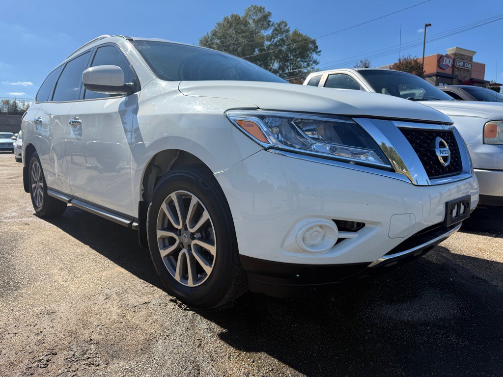 2015 Nissan Pathfinder Image 2