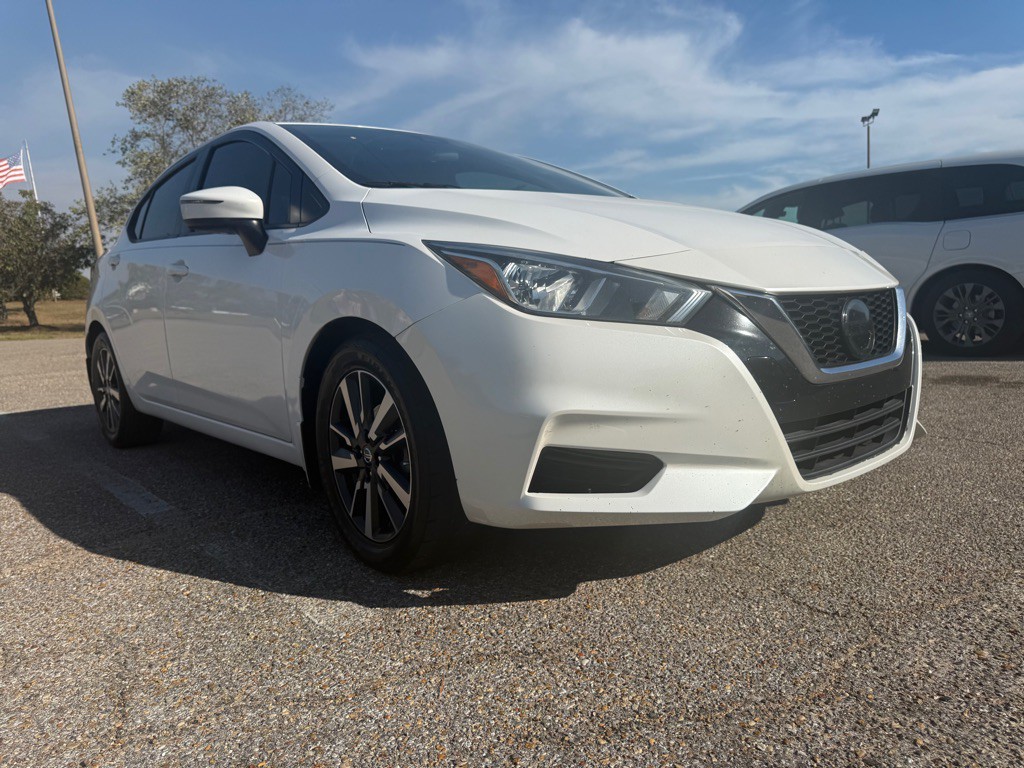 2020 Nissan Versa Image 3