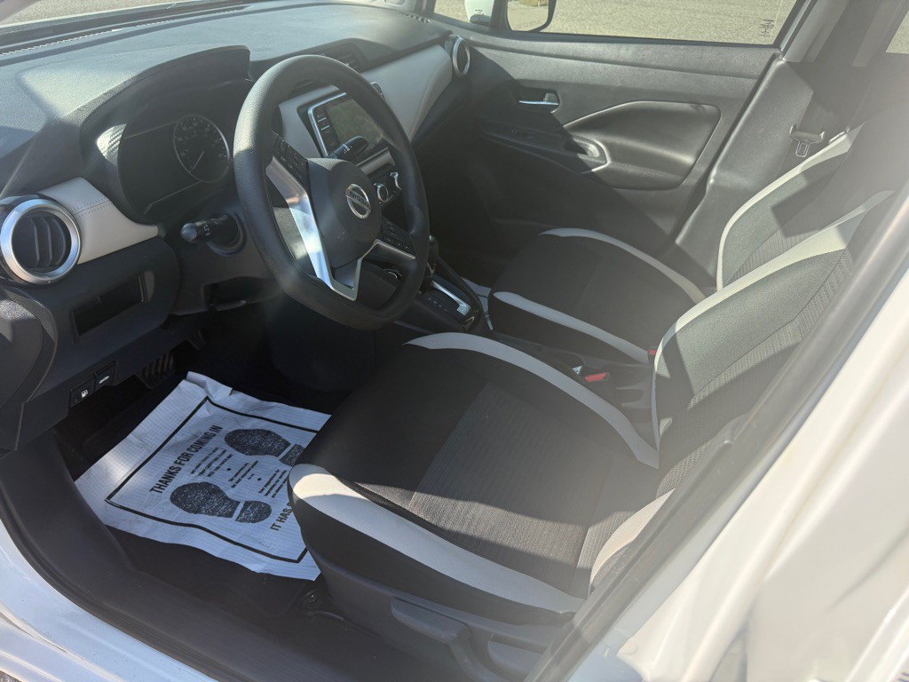 2020 Nissan Versa Image 9